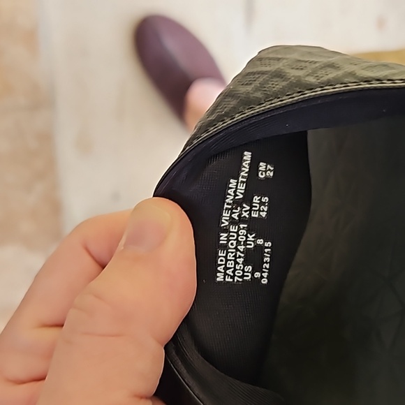 NIKE size 9 Sandals - Picture 3 of 3
